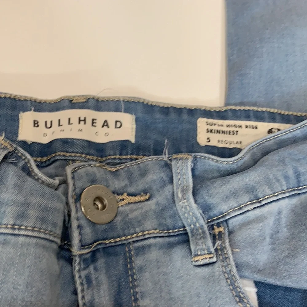 Bullhead Light Wash Skinny Jeans